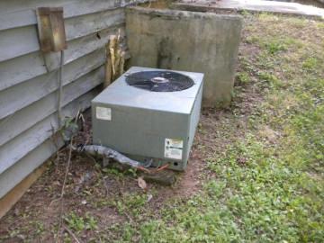 HEATING - AIR CONDITIONING HVAC LOCATION & AREA SERVICED: LOCATION OF FURNACE: Laundry room. AREA CONDITIONED: Entire House.