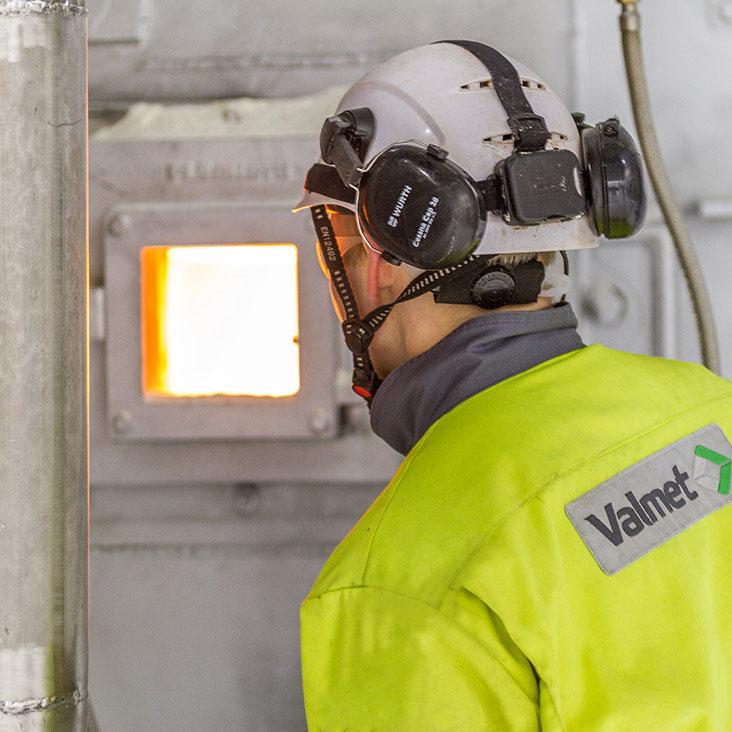 Operational experience at Äänekoski Performance tests approved for biomass dryer and gasifier Fine tuning for lime kiln test ongoing In continuous operation Lime kiln running with 100% biogas - oil
