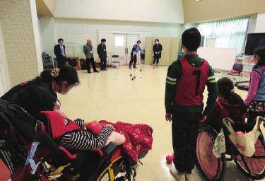 We also donated sets of official boccia balls to eight special needs schools in Mie Prefecture to increase the awareness and popularity of this game, an official sport of the Paralympic Games as well