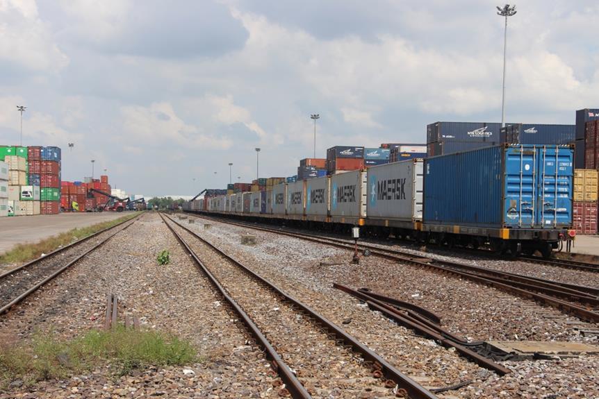 (reachstackers) on either side Tracks are one km long, permitting full length trains