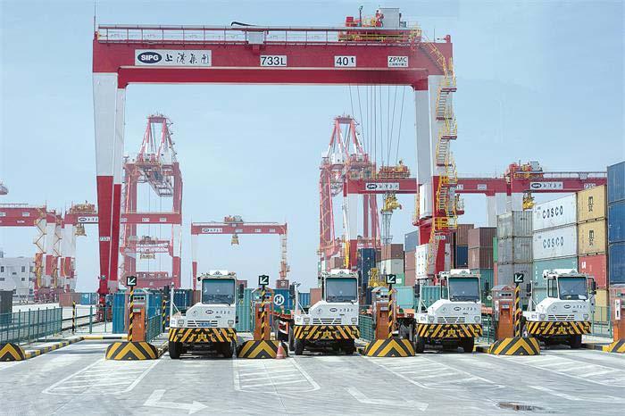 Efficiency improved at Shanghai Int'l Port Group The procedure requiring a document to transfer a cargo container, used at Shanghai Port for nearly three decades, has finally been retired with the