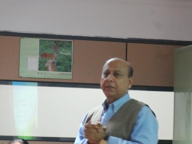 Mistry, Former Chairman, GPCB interacting with Staff members of GCPC-ENVIS during an expert lecture