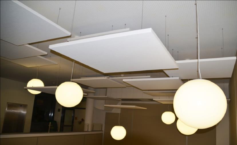 1. RECEPTION LOBBY The ceiling is decorated with sound absorbing panels in alternative positions.