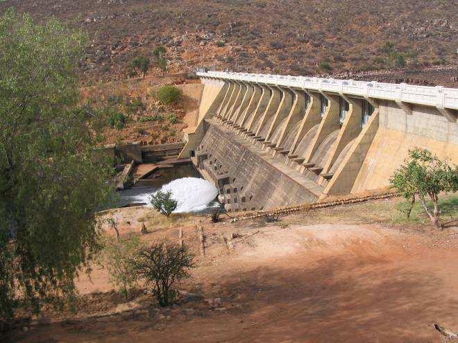 The height of the dam wall is currently 43 m and the net storage capacity of the dam is 122 million m 3 /a. therefore require realignment.