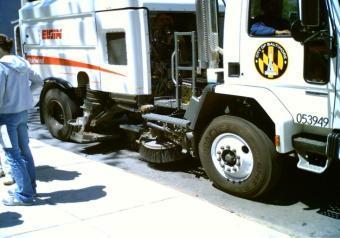 Key Street Cleaning Issues Sweeper technology continues to evolve and improve Need better tools to identify the dirtiest streets Need for better local reporting, tracking and