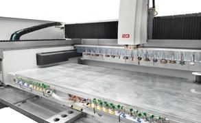 MASTER 23 The machine work table is an extremely rigid structure upon which is placed an aluminium worktable calibrated to grant
