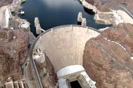 There are 7 main turbines in the Hoover power plant that operate with an average head of around 60 meters. https://www.usbr.gov/lc/hooverdam/faqs/powerfaq.