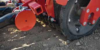 The working depth of the DiscSystem can be adjusted hydraulically and comfortably from the tractor.