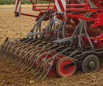 The solid rubber roller with a diameter of 54 cm creates a zone consolidation of the soil in the shape of a furrow and reduces the encrusting effect of the soil
