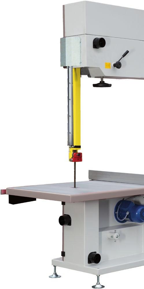 All operating elements for precise setting of the band saw are placed well-structured and freely