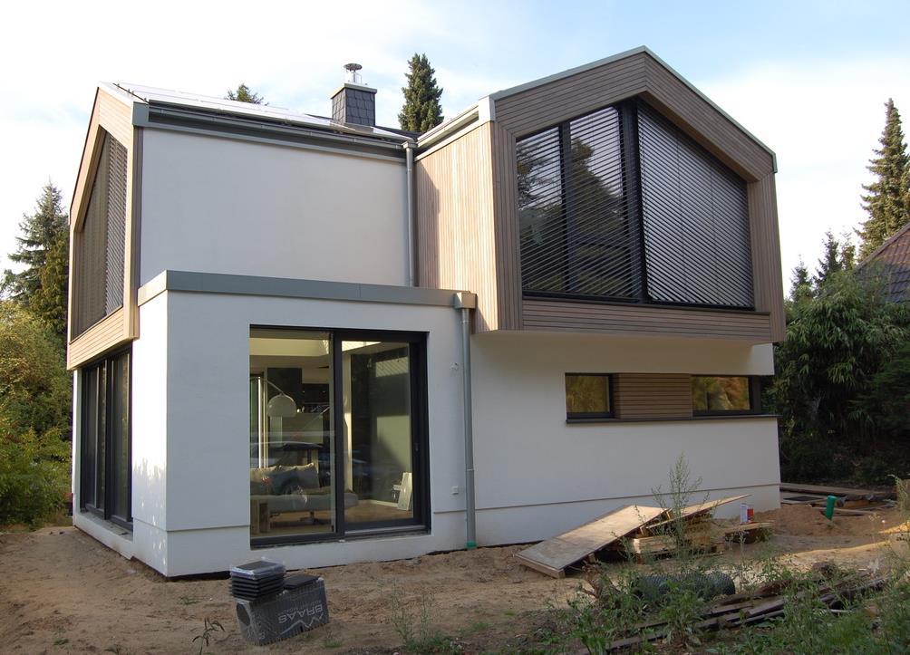 Example: S8 Hamburg Residential building Prefabricated concrete elements with ETICS No basement Optimized building envelope Passive-house windows 20% additional insulation Geothermal