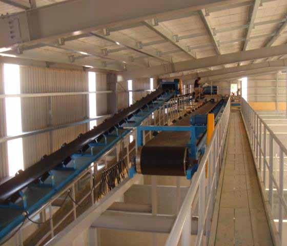 Lower horsepower requirements compared to other types of conveyors. Large conveying capacity. Can convey horizontally or on an incline.