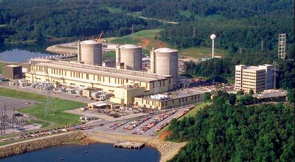 Nuclear Fleet Overview Duke Energy s Nuclear Fleet Seven nuclear units 6,996 megawatts of capacity ~50 percent of DE-Carolinas generation McGuire Nuclear Station Oconee Nuclear Station Catawba