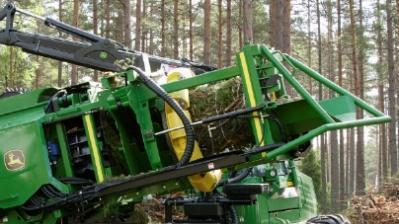 John Deere currently manufactures the 1490D which consists of a B380 biomass bundling unit mounted on a forwarder chassis.