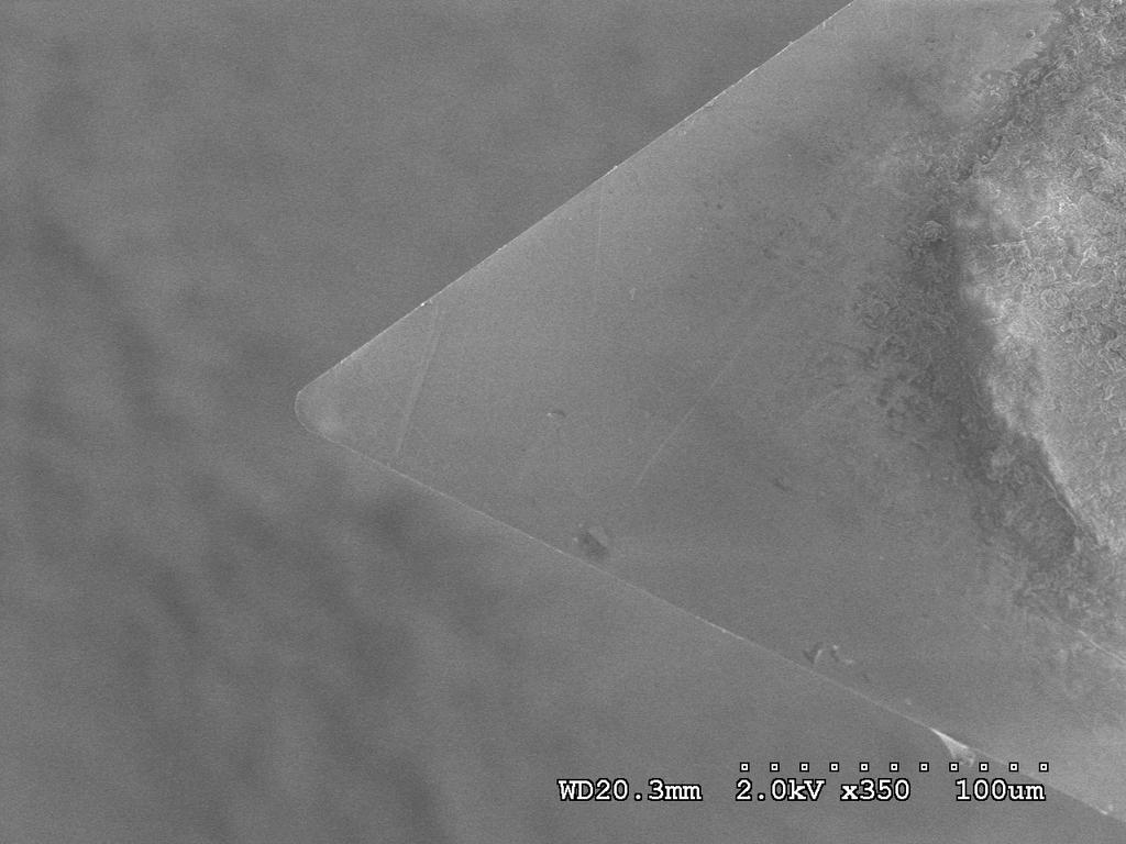 For microscopic analysis, an SEM (Hitachi S-4300 FESEM) was used to observe and analyze the tool edge sharpness and the surface quality.