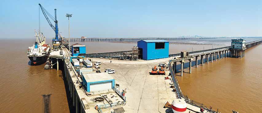 Dahej Port Existing Facilities World-class solid cargo handling terminal at Dahej for EXIM trade to serve central Gujarat, Maharashtra and Madhya Pradesh with international standard norms, excellent