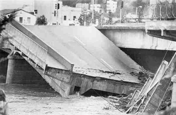 Soquel Ave Bridge, Santa Cruz, 1982 (looking toward Front Street)