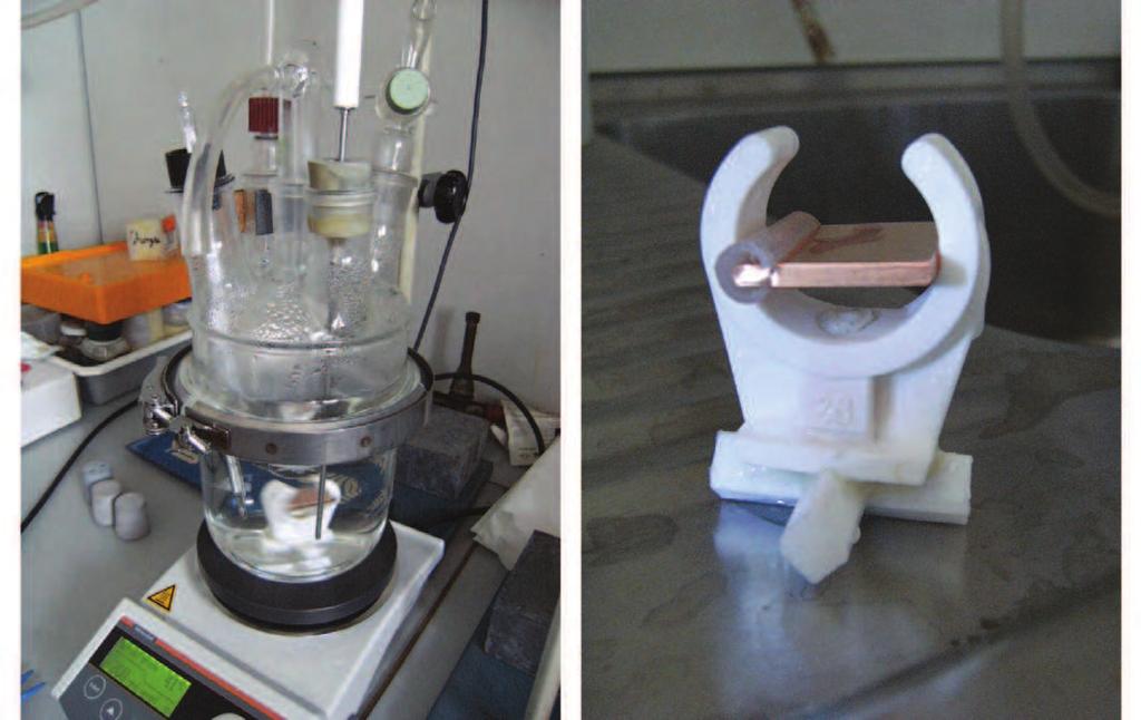 Figure 2: Left: Test setup the sample is rotated in a sample holder. N 2 was bubbled through the solution via the central connection of the lid. Right: Sample holder.