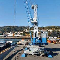 lifting capacities of up to 200 t, working radii of up to 56 m and a maximum load moment of 4,000 mt with the largest Gottwald Mobile Harbour Crane.