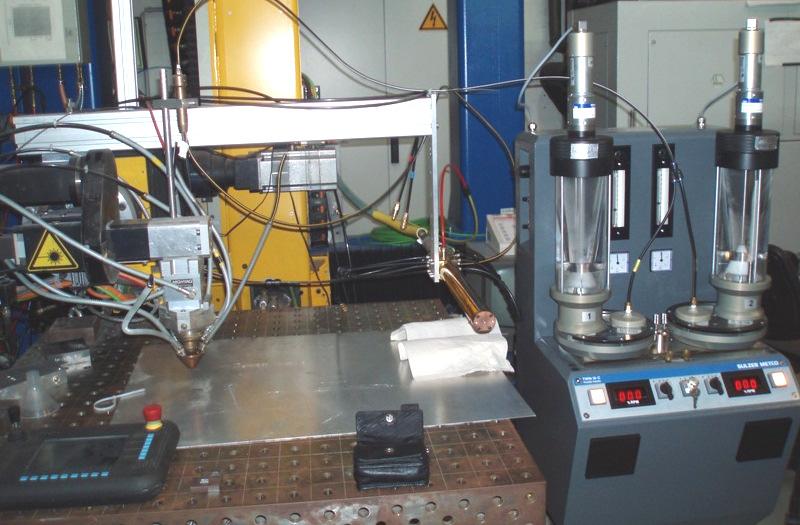 coaxial discrete powder feeder with two chambers (change of powder composition while