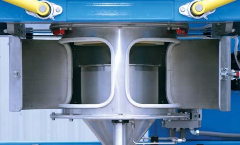 The bottom of the bulk bag is supported by a discharge pan for operator