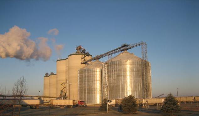 A typical corn ethanol fuel plant Annually: - 47 million bushels of corn -