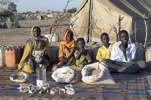39 Euros Chad: The Aboubakar family of Breidjing Camp Food