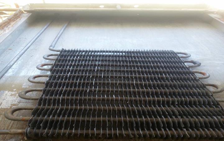 The used heat exchanger was a finned 10 m long copper tube with thermal conductivity of 399 W/m.k( D o =13mm, D i =11mm). The condensation chamber was made of galvanized steel plate of 1.