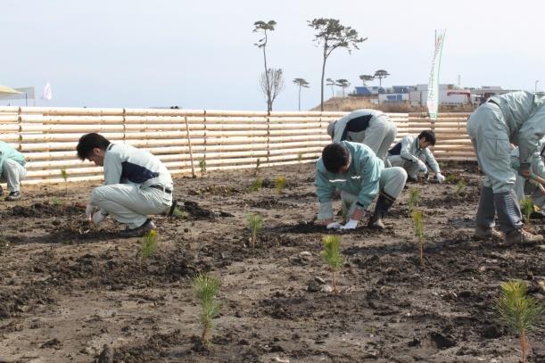 TOPICS Supporting the 69th National Tree Planting Festival The National Tree Planting Festival is a national land afforestation campaign held every year between April and June hosted by the National