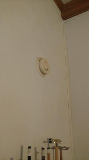8. Smoke Detectors Smoke detector located inside room Open