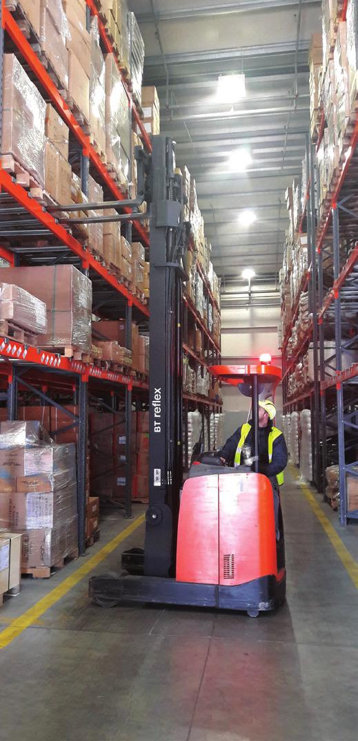 OUR SERVICES PCDC oﬀers full scale services such as logistics, cross-docking, groupage / unstuﬃng and stuﬃng operations as well as services fully