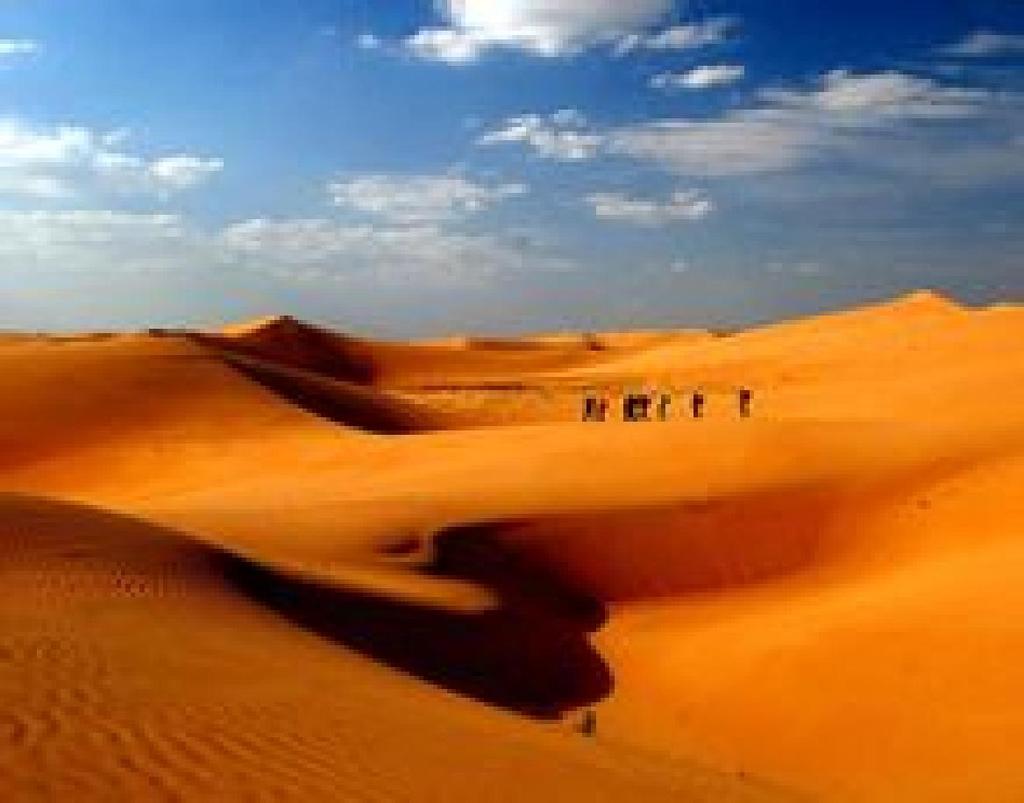 The desert areas are mainly distributed in the north western of China which are rich in solar radiation ( 1600kWh m 2 ) 中国 12% 的国土面积为不能用于耕作的沙漠 戈壁和滩涂, 总面积为 128 万 km 2, 其中戈壁面积 57 万平方公里