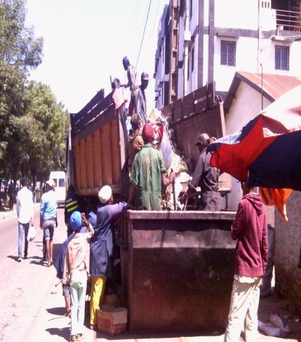 Formal Waste Sector Collecting, transporting waste in Urban Community of Antananarivo (UCA) is managed by SAMVA which is a service created by Law 95-035 whose mission is the operation of sanitation