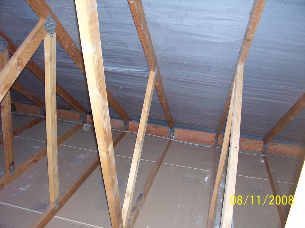 A 2008 inspection of a building in Gig Harbor, WA showed "piggy-back" trusses with missing bracing and collectors.