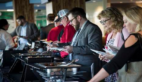Be a Presenting Sponsor Daily Public Buffet Engage with attendees at Canada s Farm Progress Show s most popular dining destinations!