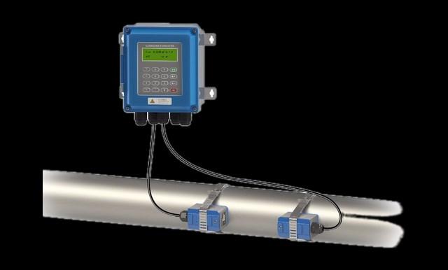 The clamp-on ultrasonic transducers (sensors) are mounted on the external surface of the pipe for non-invasive and non-intrusive flow measurement of liquid and liquefied gasses in fully filled pipe.