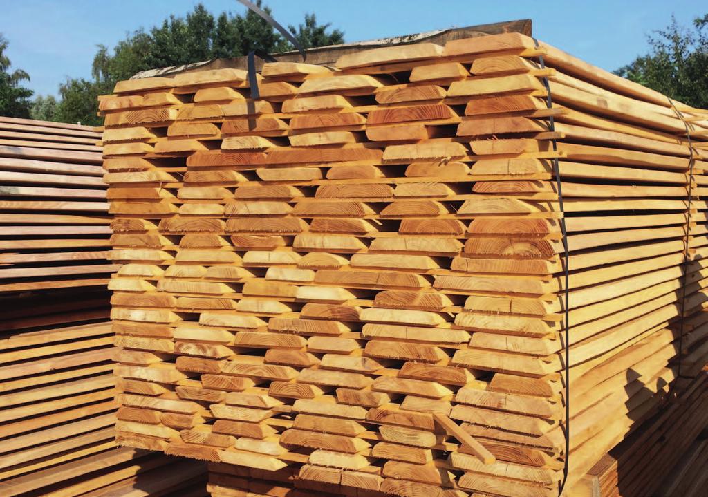 Robinia sawed-wood Robinia untrimmed boards, sawed Thickness: 28, 35, 42, 48, 54, 60 mm Single widths: 20 cm upwards : sawed, with bark Lengths: 200, 250, 300, 400 cm Robinia