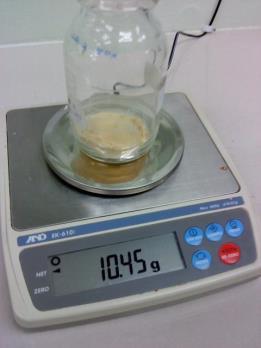 In the past, technicians used to get the ingredients and form the agar from scratch. To measure the mass of powders, we use balances. To prepare media, very precise measurements should be used.