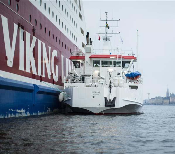Ship to ship bunkering Requires a dedicated bunkering ship Can be done at quay or even at sea (STS) Does not require a dedicated bunkering quay Can be done while loading/unloading the ship at berth