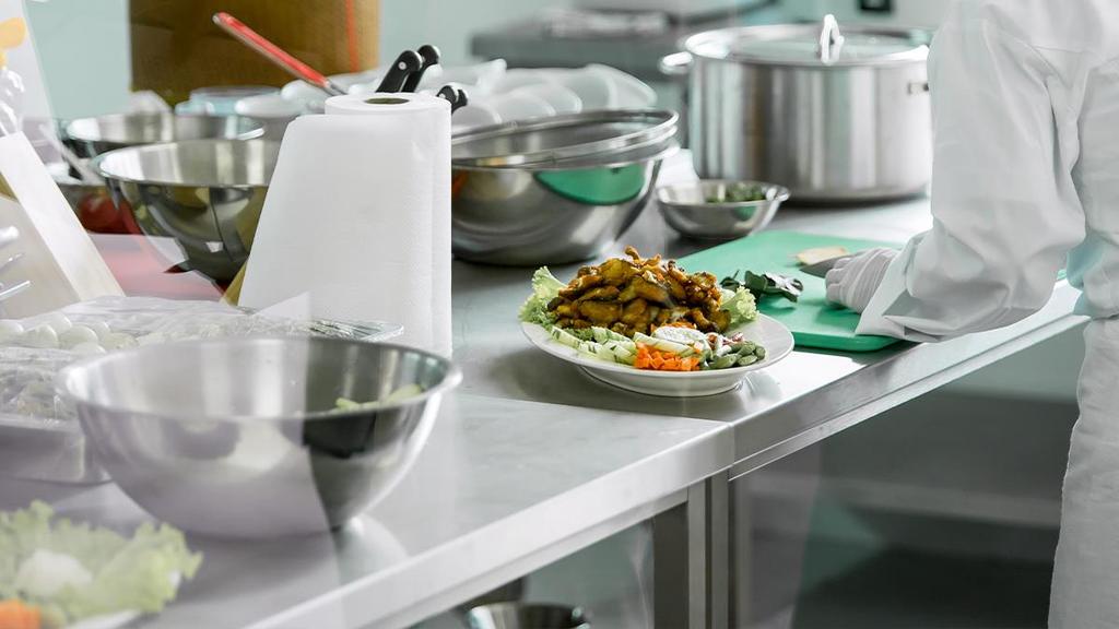 Benefits & Features of Stainless Steel Sinks, Benches & Shelves Stainless Steel Sinks Sinks are a crucial part of a restaurant or cooking setup and are equally helpful in a commercial or an average