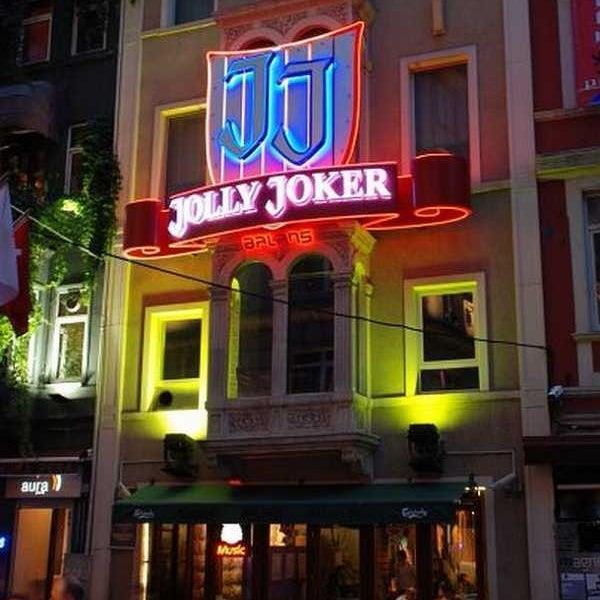 Jolly Joker Located in the middle of the city's nightlife... a venue with a capacity of over 800 people... it stands out for its sound, lighting, and great performances by the artists!