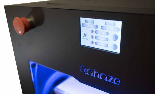 The new graphic interface simplifies the interaction between user and machine, with Roboze typical aesthetic touch.