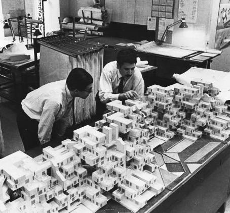 Figure 4.1 Moshie Safdie working on his Habitat 67 model. Montreal, 1967 The orthogonal grid, cubic mesh, and frame structure release the composition to infi nity.