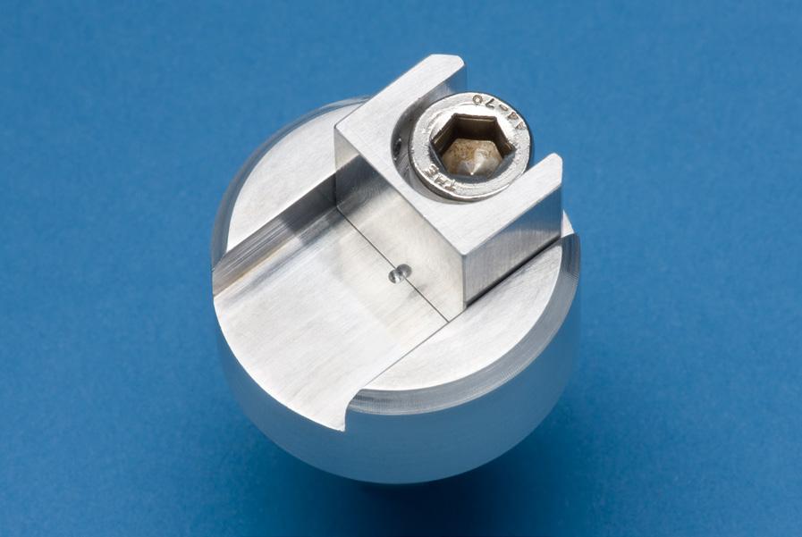 Sample mounting and positioning The SEM Mill accommodates a wide range of sample sizes and configurations for applications such as bulk milling, electron backscatter diffraction (EBSD), semiconductor