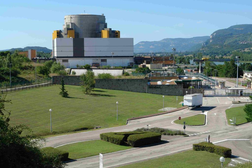 SuperPhénix (1985-1997) France has expericence of dismantling a 1200MWe Sodium breeder