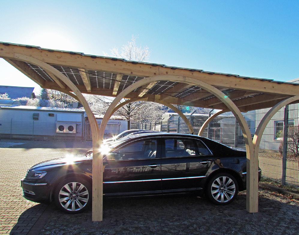 Floating elegance: Solar carport on timber arcades. This solar carport impresses with maximum performance in an appealing floating design.