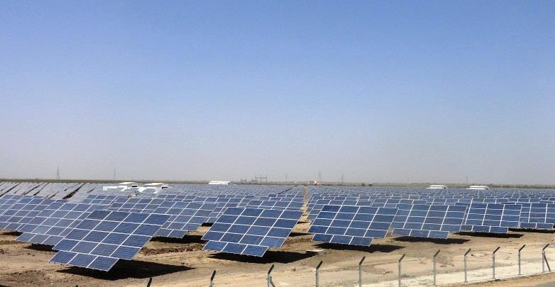 L&T Solar: Reference Projects India s largest tracker based Solar PV plant 10 MW SOLAR POWER PLANT AT DHAMA, GUJARAT Year