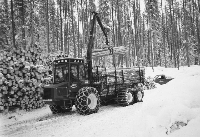 The feller-buncher bundles trees for a grapple skidder or cable skidder to pick up. If bunches are appropriately sized for the skidding equipment, productivity can be very high.