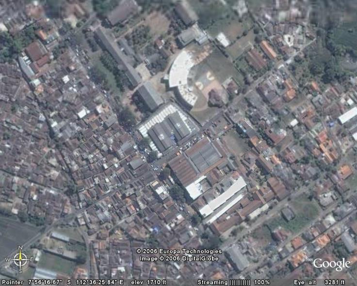 Waloejo et al.,2012 Dinoyo Market to the level of service of the road. Dinoyo Market area is located at Mayjen Haryono Street - Malang. It is the main road linking the West Malang with Central Malang.