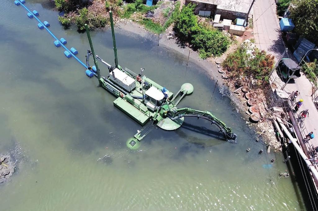 Work safely and effectively in shallow waters Watermaster Urban dredging concept: Innovative urban dredging T oo many shallow water dredging projects are still carried out dangerously and